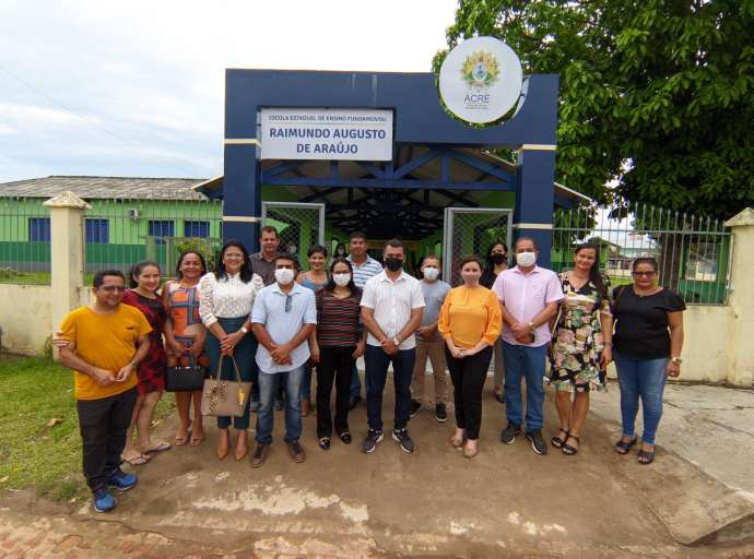 Deputado Cadmiel Bomfim acompanha Secretária de Educação em visitas às escolas estaduais de Feijó