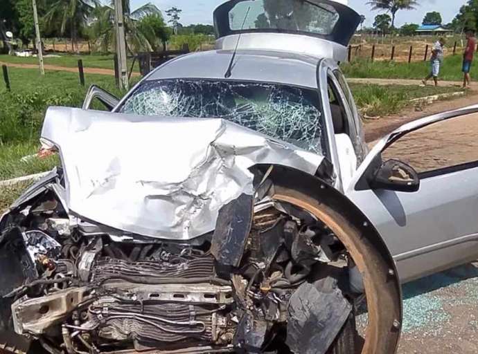 Acidente gravíssimo na BR-317 deixa dois mortos e cinco feridos, entre eles três crianças