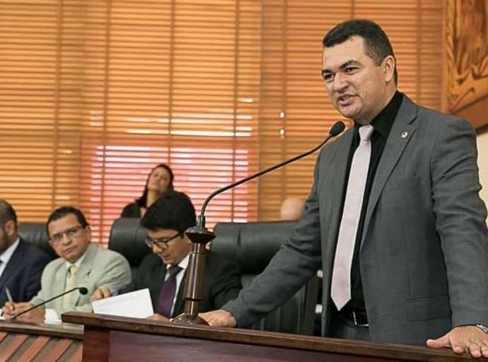 Deputado sargento Cadmiel defende pagamento do Fundeb para todos os trabalhadores da Educação: "tem meu total e absoluto apoio"