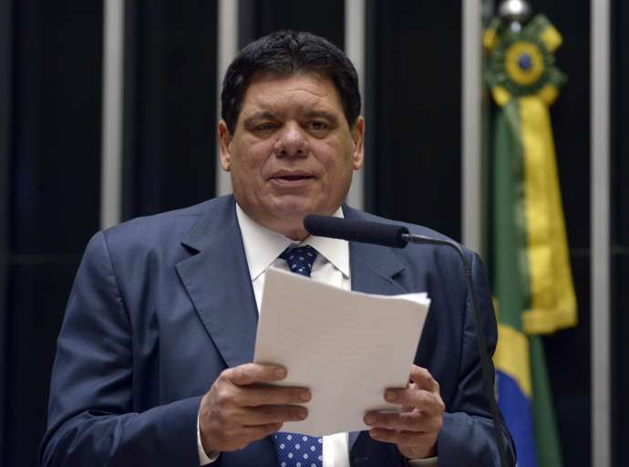 Flaviano apoia PL que trata do piso salarial nacional de enfermeiros, técnicos, auxiliares de enfermagem e parteiras