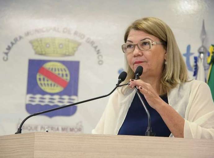 Lene Petecão diz que não tem vergonha de viajar para fazer curso de capacitação