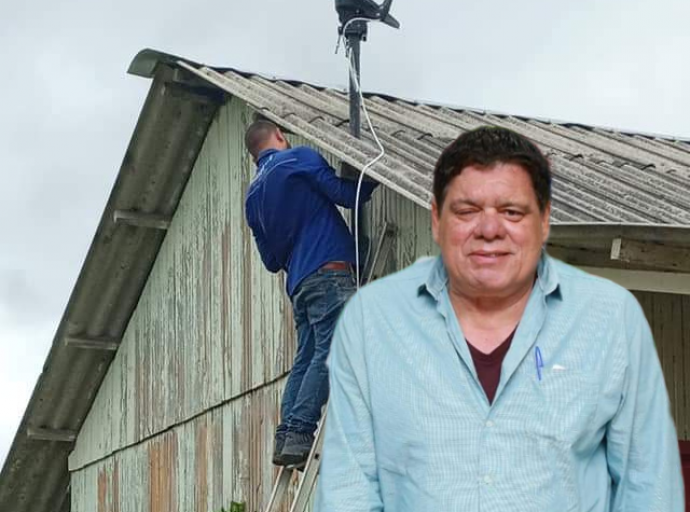 Indicação de Flaviano Melo leva internet para escola da zona rural São Francisco, às margens do Rio Acre