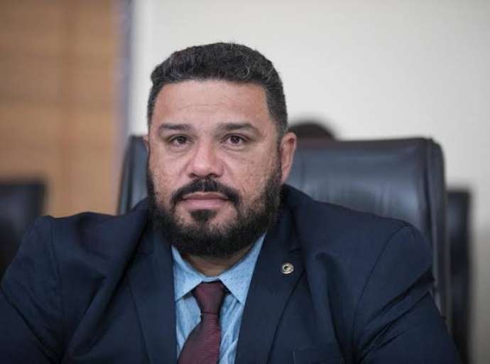 Emocionado, deputado Wendy Lima agradece orações por sua recuperação a seus amigos e colegas parlamentares: "obrigado pelo que vocês fizeram por mim em oração. Isso é impagável"