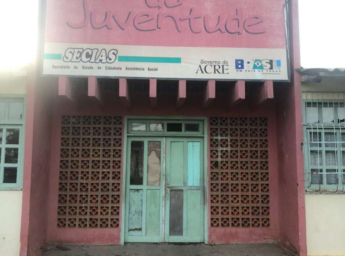 Moradores da Estação Experimental denunciam descaso com único local de lazer do bairro: 'tudo abandonado e entregue ao mato e aos ratos"