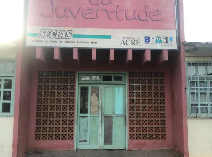 Moradores da Estação Experimental denunciam descaso com único local de lazer do bairro: 'tudo abandonado e entregue ao mato e aos ratos"