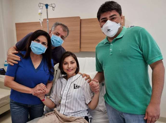 Em guerra contra o câncer, Jéssica Sales realiza terceira sessão de quimioterapia: "muito feliz e graças a Deus estou bem"