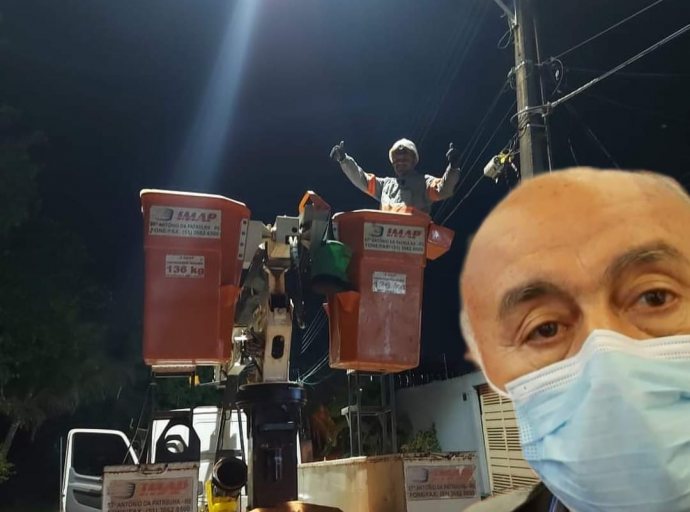 Moradores do Residencial Chácaras Reunidas, no Santa Helena, agradecem Prefeitura por iluminação pública no local