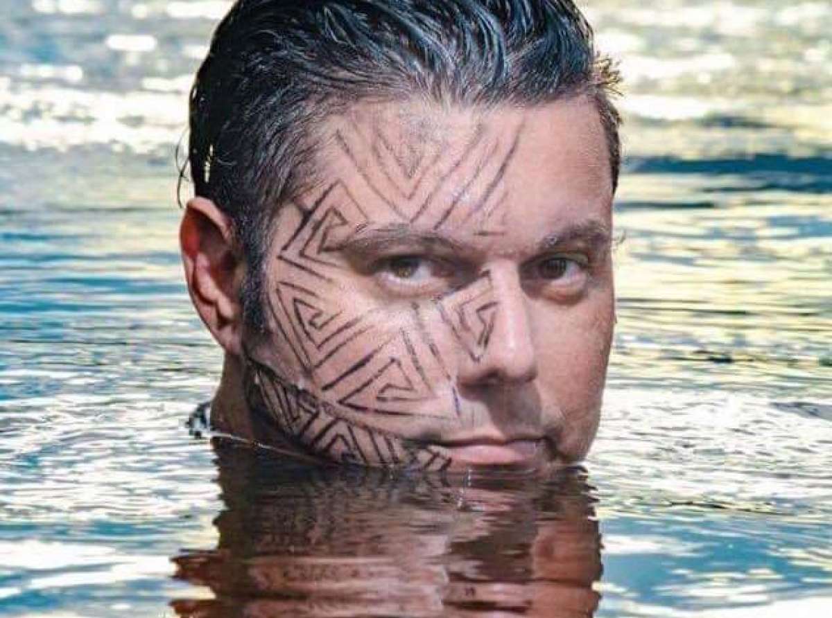 Justiça rejeita denúncia contra Alex Thomas por não identificar prática de apologia ao crime