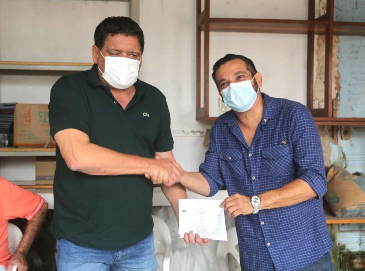 André Ariosto assina ficha de filiação ao MDB do velho lobo Flaviano Melo