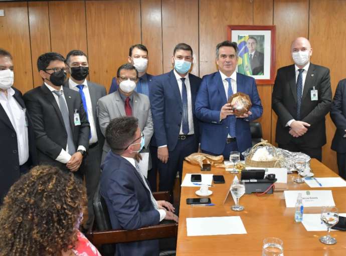 Em reunião com ministro, deputado sargento Cadmiel e comitiva pedem ajuda por melhorias para BR 364