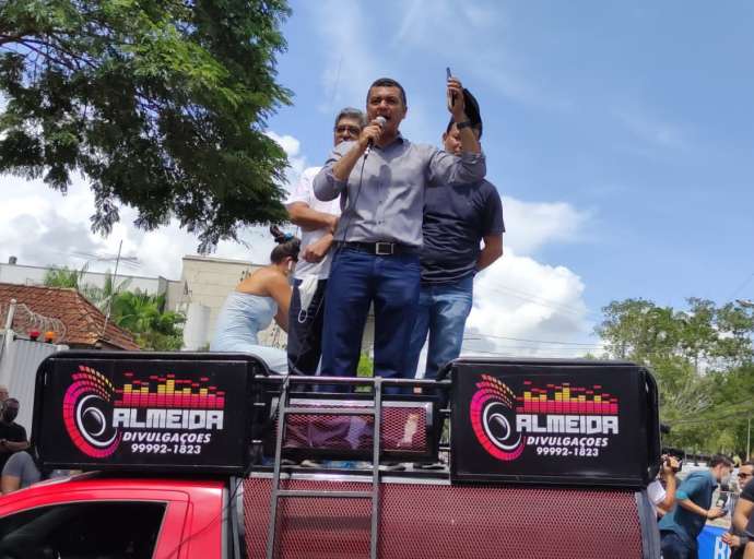 Após convocação do deputado Sargento Cadmiel e Associação dos Militares, multidão lota manifestação exigindo cumprimentos de promessa do Governo: "tem que respeitar e parar de fazer gracinha"