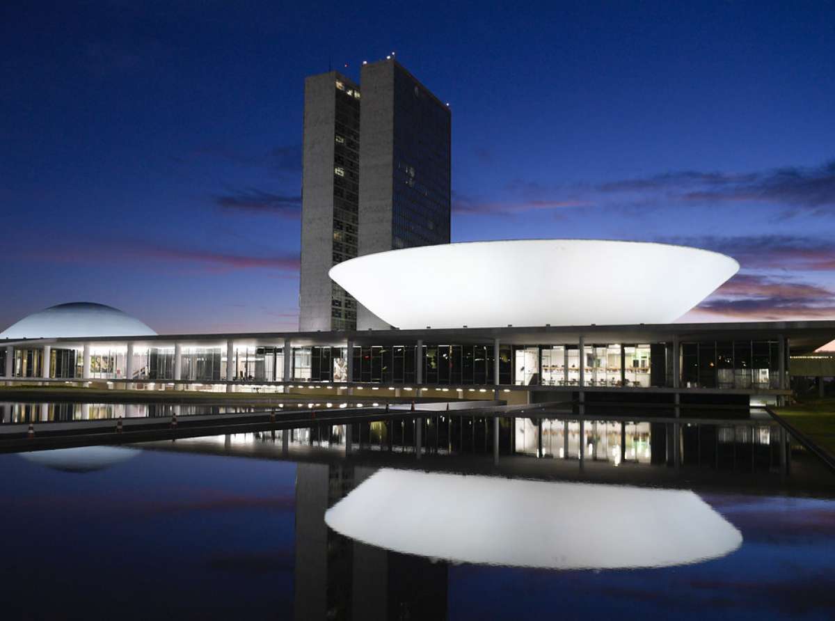 "Janela" para deputados trocarem de partido abre na próxima quinta