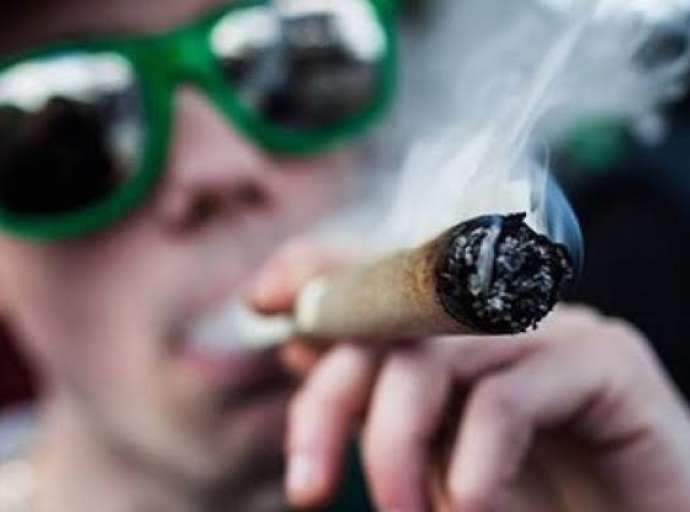 Estudo diz que fumar Cannabis causa envelhecimento precoce