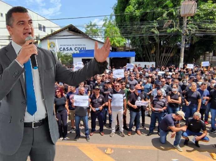 Em manifestação dos militares,  deputado Sargento Cadmiel avisa que não tem mais como conter a revolta da tropa 