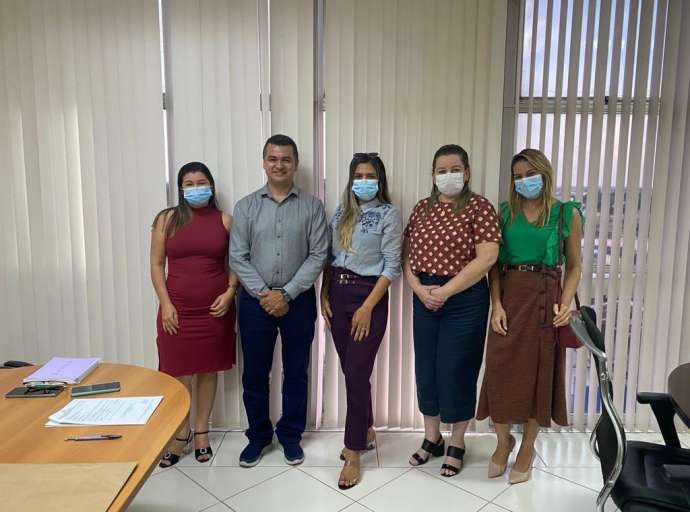Em visita à Sesacre, diretoras do Hospital Geral de Feijó e deputado Cadmiel se reúnem com secretária Adriana Lobão e revindicam mais médicos e melhorias para atender a população