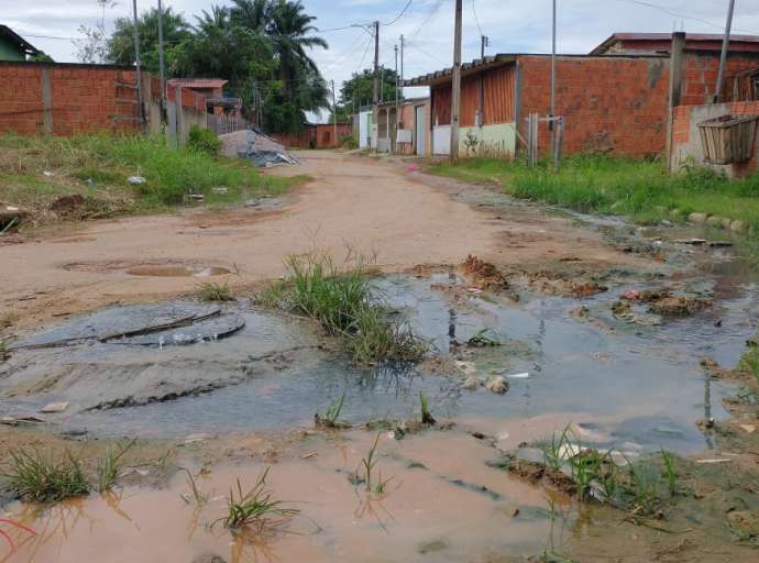 Moradores denunciam transbordamento de esgoto no bairro Bahia Nova, região da Baixada da Sobral