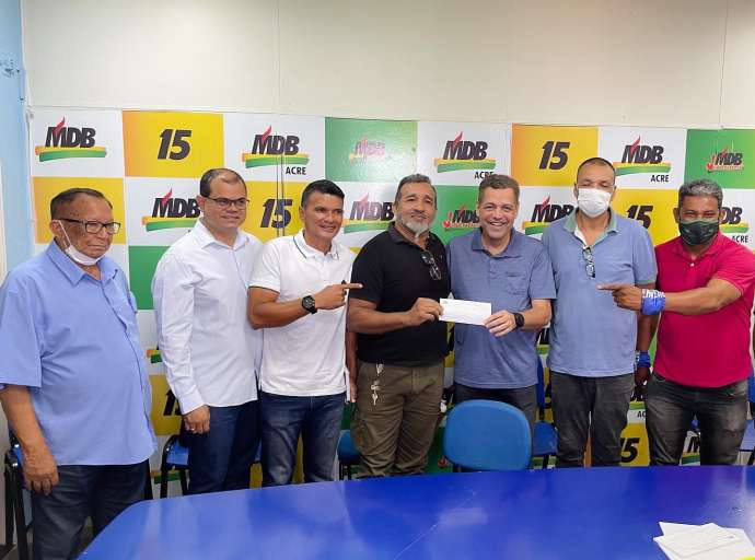 Na presença de Rocha, MDB recebe novos filiados: 'vocês estão vindo para a melhor casa da política acreana'