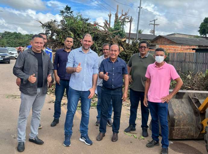 Bocalom acompanha mega mutirão de limpeza e manutenção na iluminação no bairro Santa Inês, Segundo Distrito de Rio Branco  