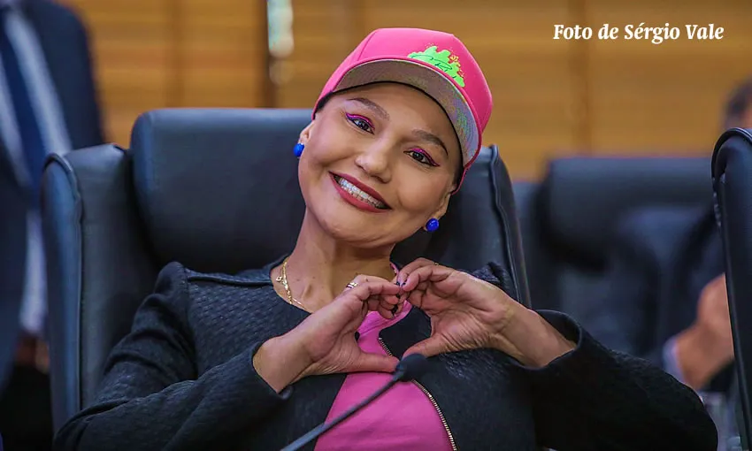 Ainda lutando contra doença, Jéssica Sales agradece população em visita na Aleac e declara: " não encontro sentido em reclamar da vida" 