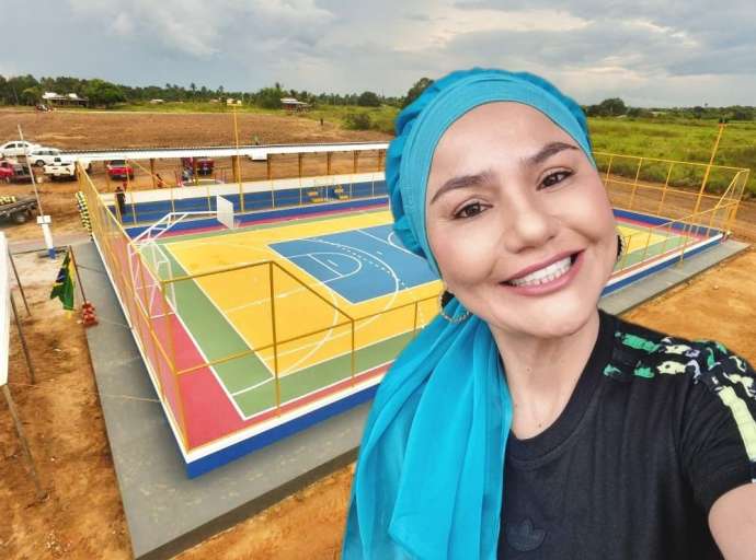 Jéssica Sales comemora entrega de obras para Esporte e Saneamento em Mâncio Lima
