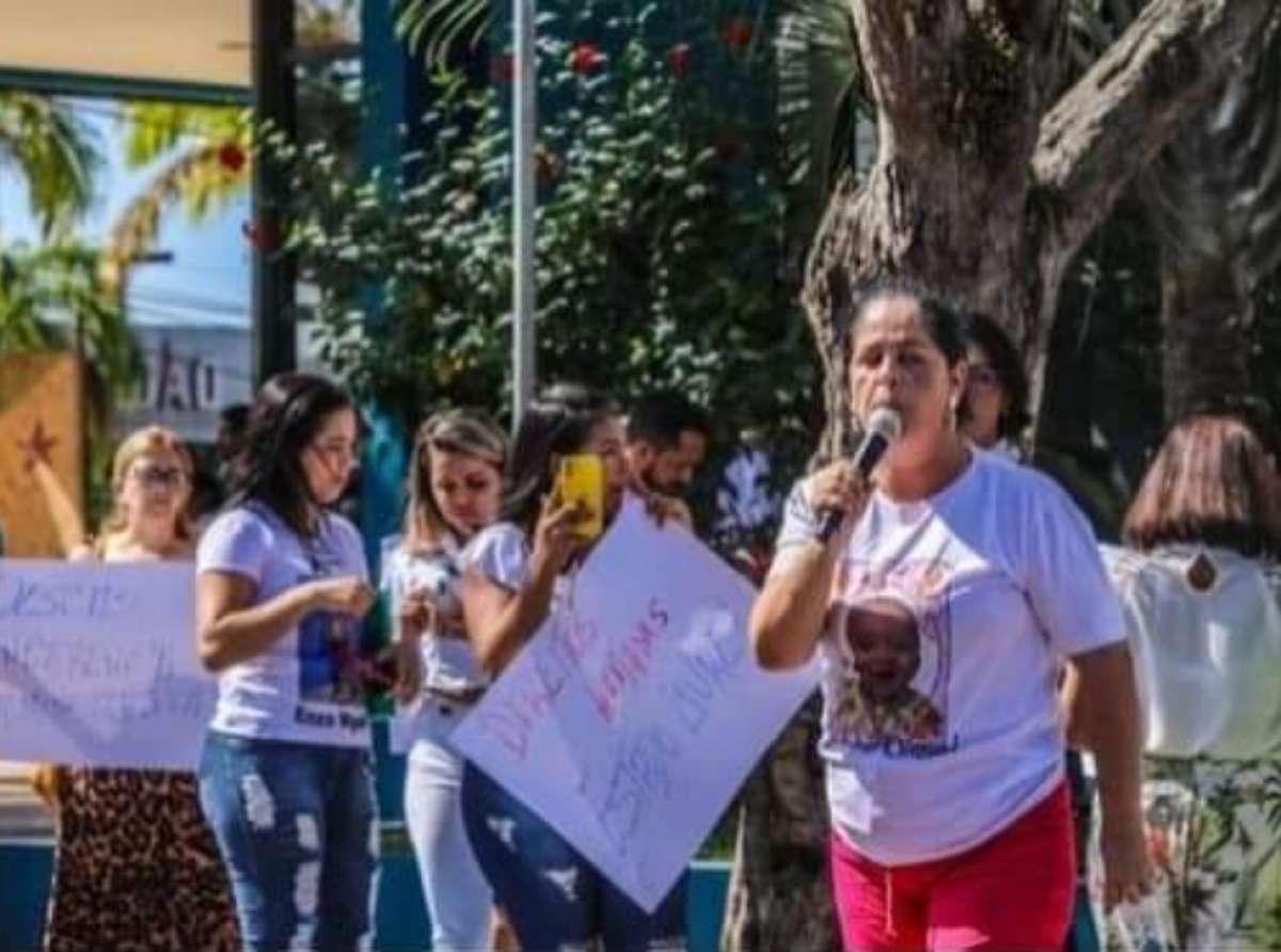 Mãe do pequeno Théo faz postagem emocionante nas redes sociais: "só estou de pé pra ver quem te tirou de mim ser punido"