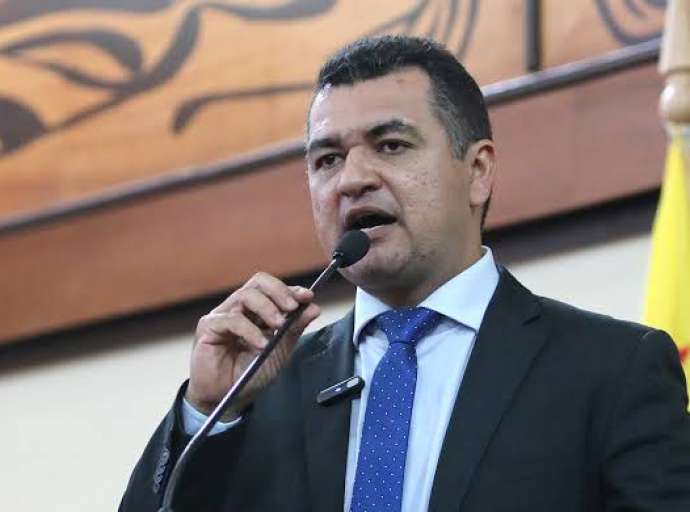 Deputado Cadmiel homenageia eleitos da AME, agradece por convocação de bombeiros e lamenta poucas vagas no concurso da Sesacre na área de enfermagem e nenhuma para técnico   