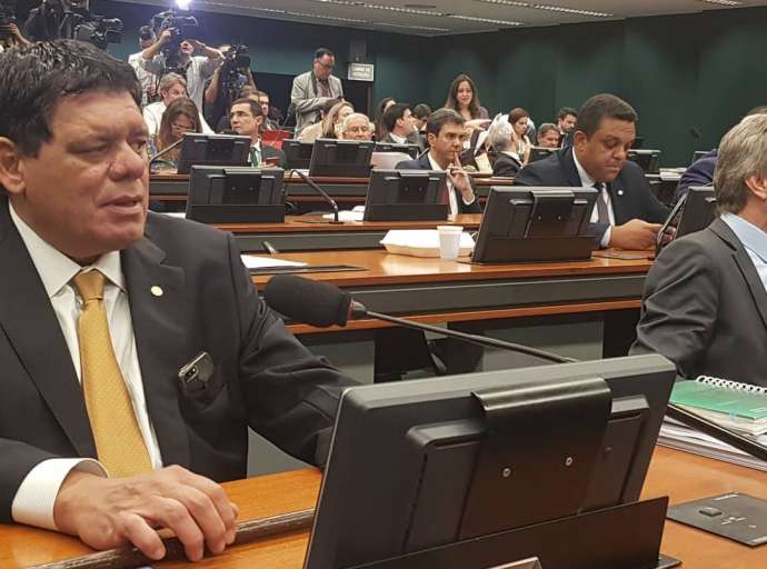 Velho Lobo destaca aprovação de PEC que eleva Auxílio Brasil para R$ 600 reais