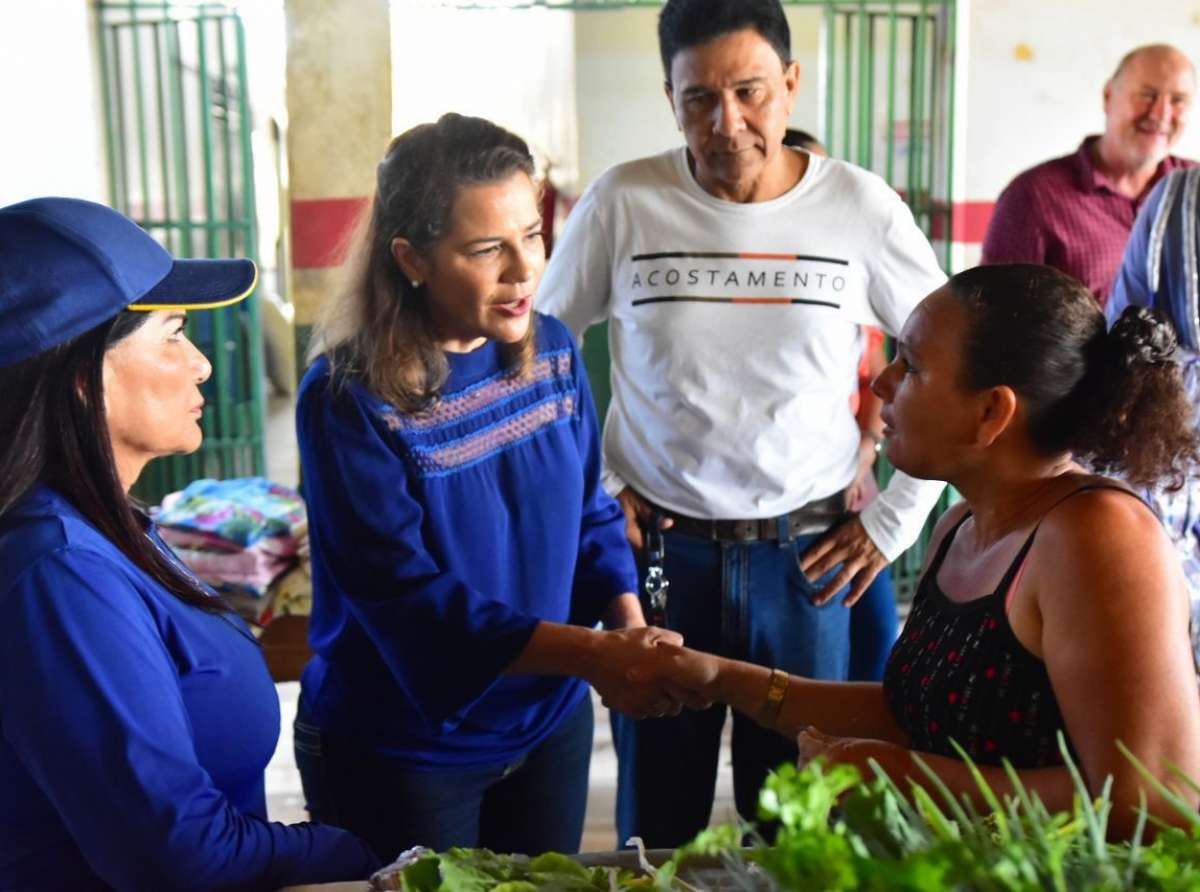 Tarauacá: Mara Rocha segue agenda visitando comerciantes, instituição de ensino e colhendo sugestões para plano de governo