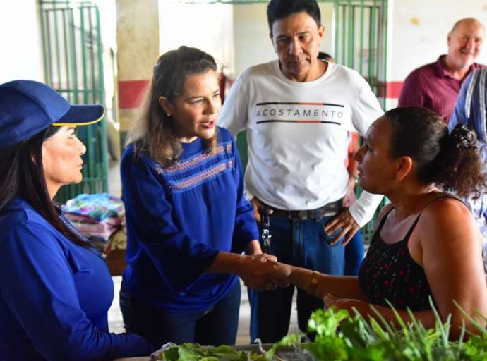 Tarauacá: Mara Rocha segue agenda visitando comerciantes, instituição de ensino e colhendo sugestões para plano de governo