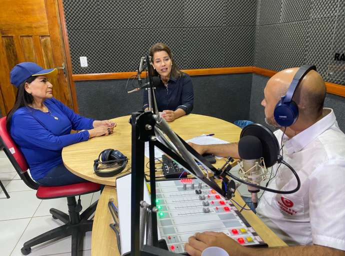 Em Feijó, Mara diz em programa de rádio que vai estruturar todas as unidades hospitalares do Estado com equipamentos de exames e médicos