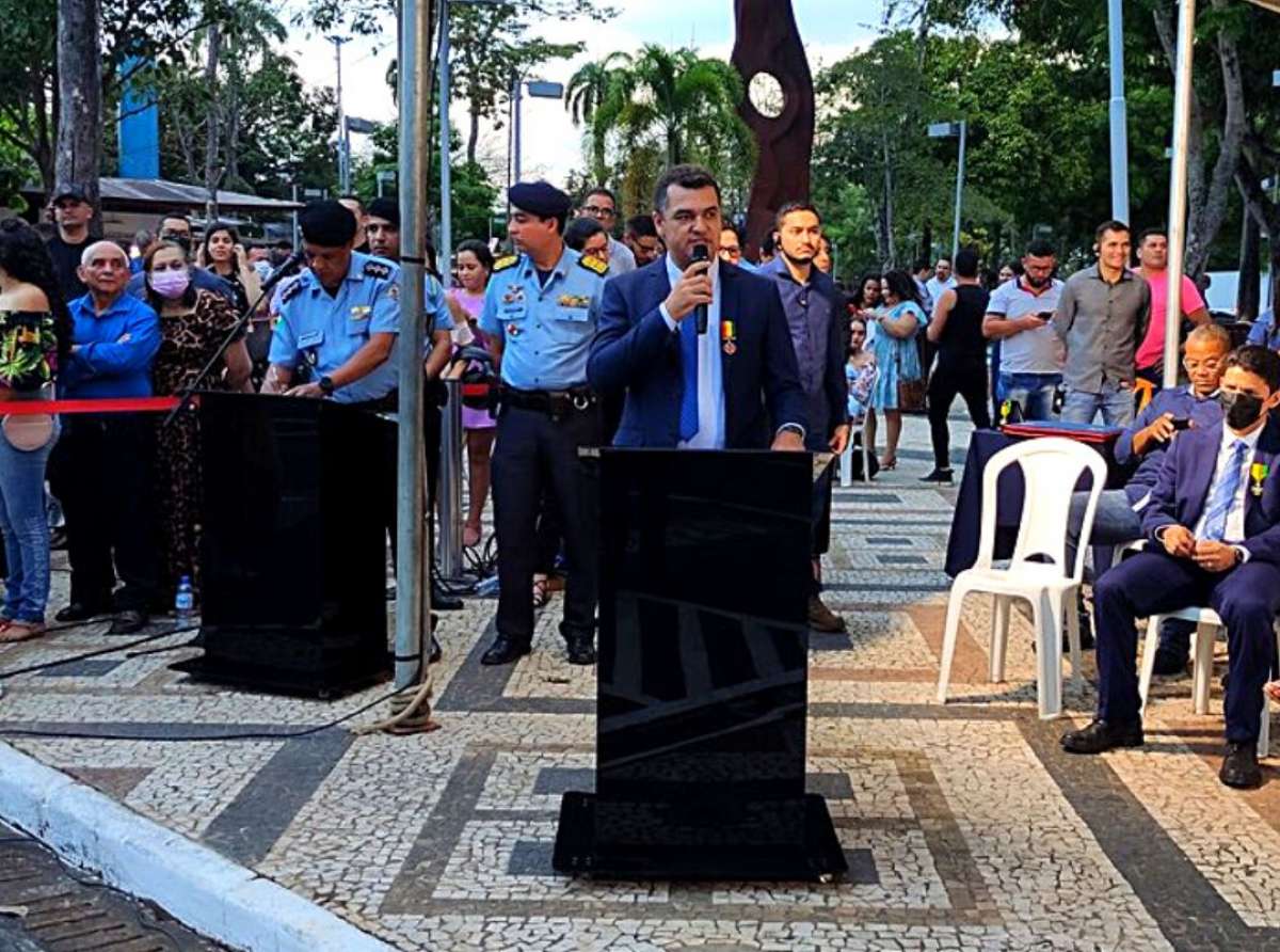 Deputado Sargento Cadmiel recebe condecoração militar do Comando da PMAC por seu desempenho parlamentar em defesa da Polícia e Policiais Militares