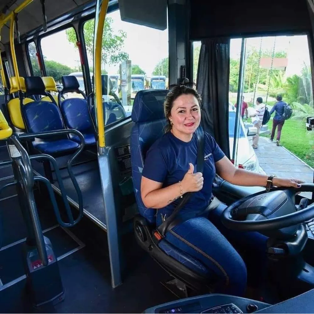 Motorista de ônibus mais famosa de Rio Branco morre em acidente de moto quando chegava em casa
