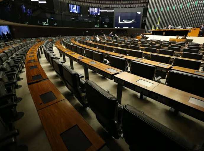 Deputado quer endurecer pena por invasão de templos religiosos