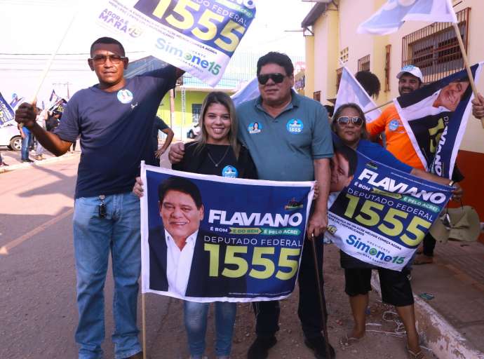 Em clima de festa, velho lobo  Flaviano Melo inaugura seu comitê no Bujarí