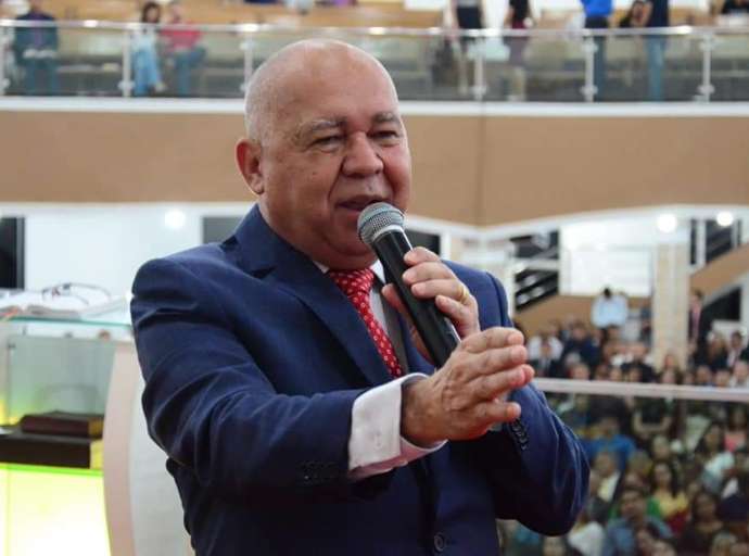 Após nova derrota, fiéis não querem mais que Pr.Luiz Gonzaga se envolva em política; "não tem poder para eleger ninguém"