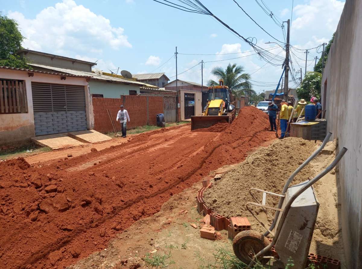 Após denúncia do Tribuna do Acre, Bocalom manda recuperar rua no bairro Bahia Nova, região da Baixada da Sobral 