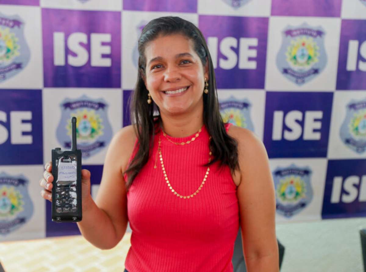 Governo entrega radiocomunicadores para centros socioeducativos do Estado