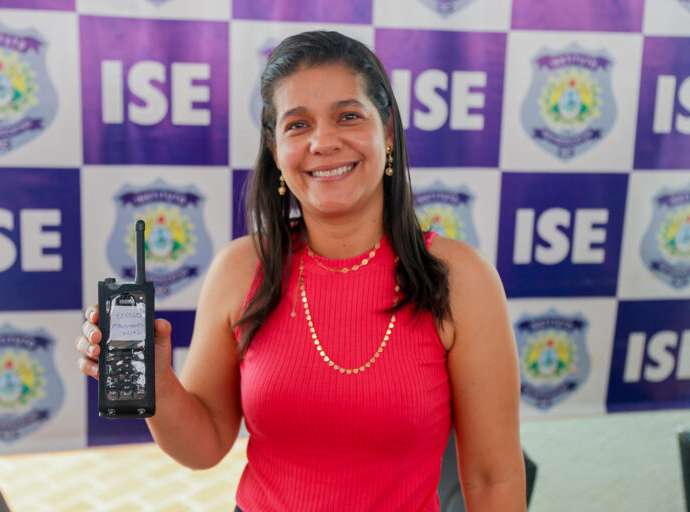 Governo entrega radiocomunicadores para centros socioeducativos do Estado