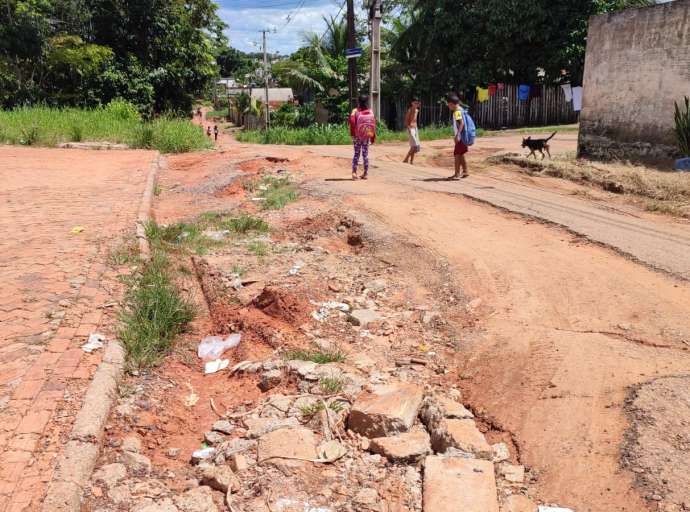 Moradores do Jorge Lavocart reclamam de abandono por parte da Prefeitura: "só andam aqui perto das eleições"