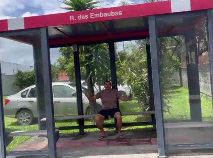 ”Queria mandar essa parada de ônibus aqui para Bocalom criar vergonha”, diz acreano que mora em Santa Catarina