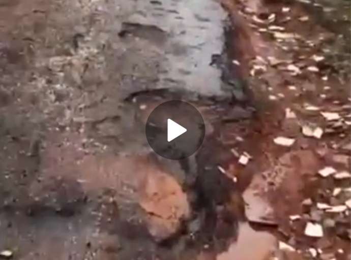 Vídeo impactante de rua cheia de buracos no Bosque, bairro nobre de Rio Branco viraliza nas redes sociais; assista  