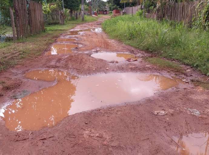 "Nem sapo anda nessa rua" diz morador de travessa no Belo Jardim 
