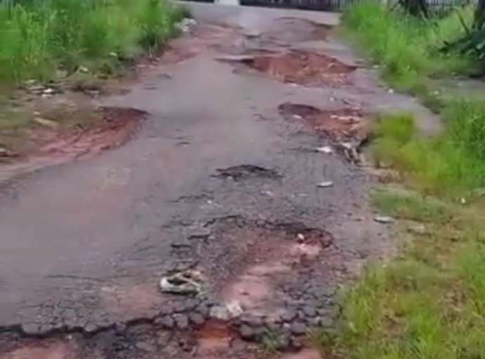 Vídeo mostra situação de rua que vem causando transtornos a motoristas no Eldorado, em Rio Branco; assista