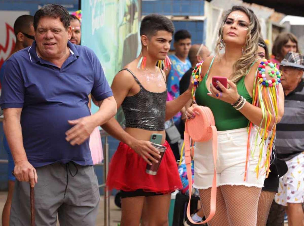 No Tucumã, Velho Lobo prestigia tradicional carnaval do "Bloco do Vai Quem Quer" 