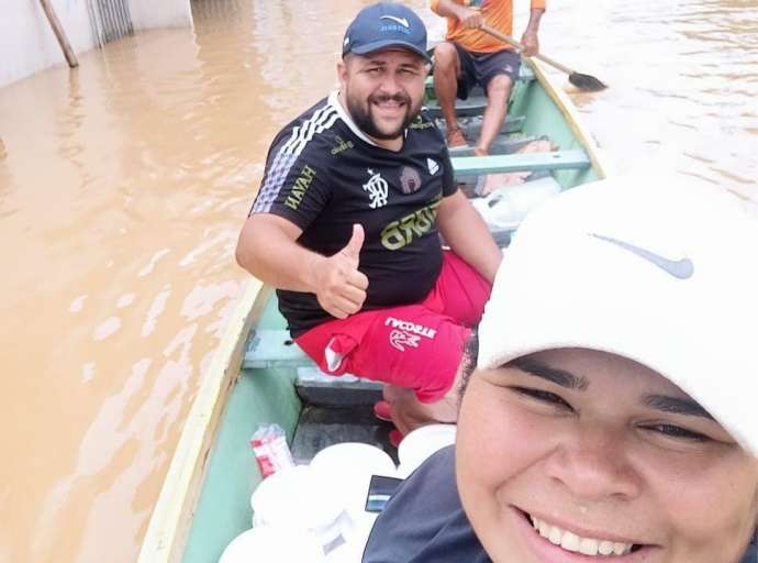 Buffet Papito 07 e amigos realiza doações de marmitas, cachorros-quentes e sopas para pessoas atingidas pelas enchentes