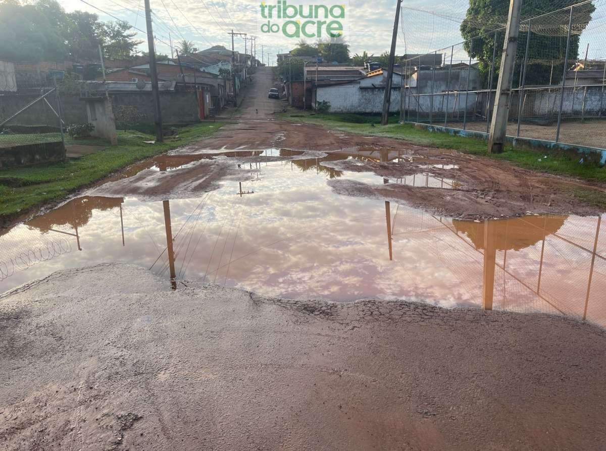 Situação de rua no Conjunto Esperança 3 causa transtornos aos moradores: "difícil transitar nesse local" 