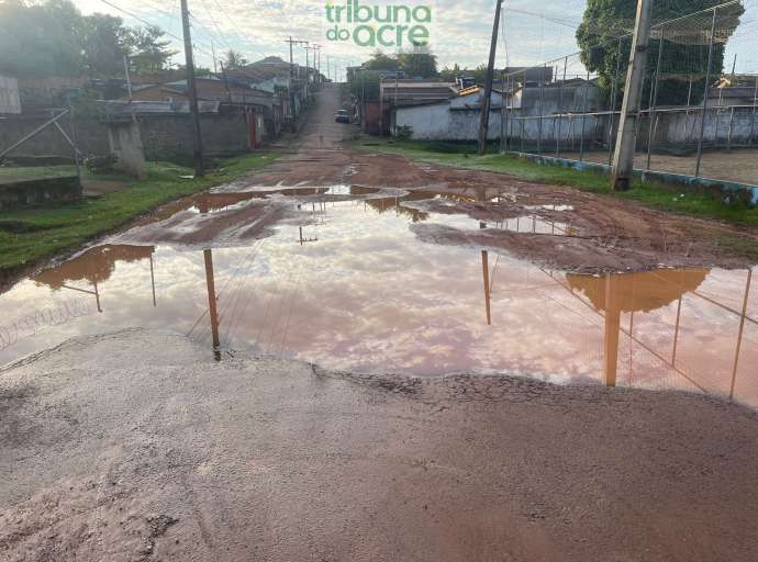 Situação de rua no Conjunto Esperança 3 causa transtornos aos moradores: "difícil transitar nesse local" 