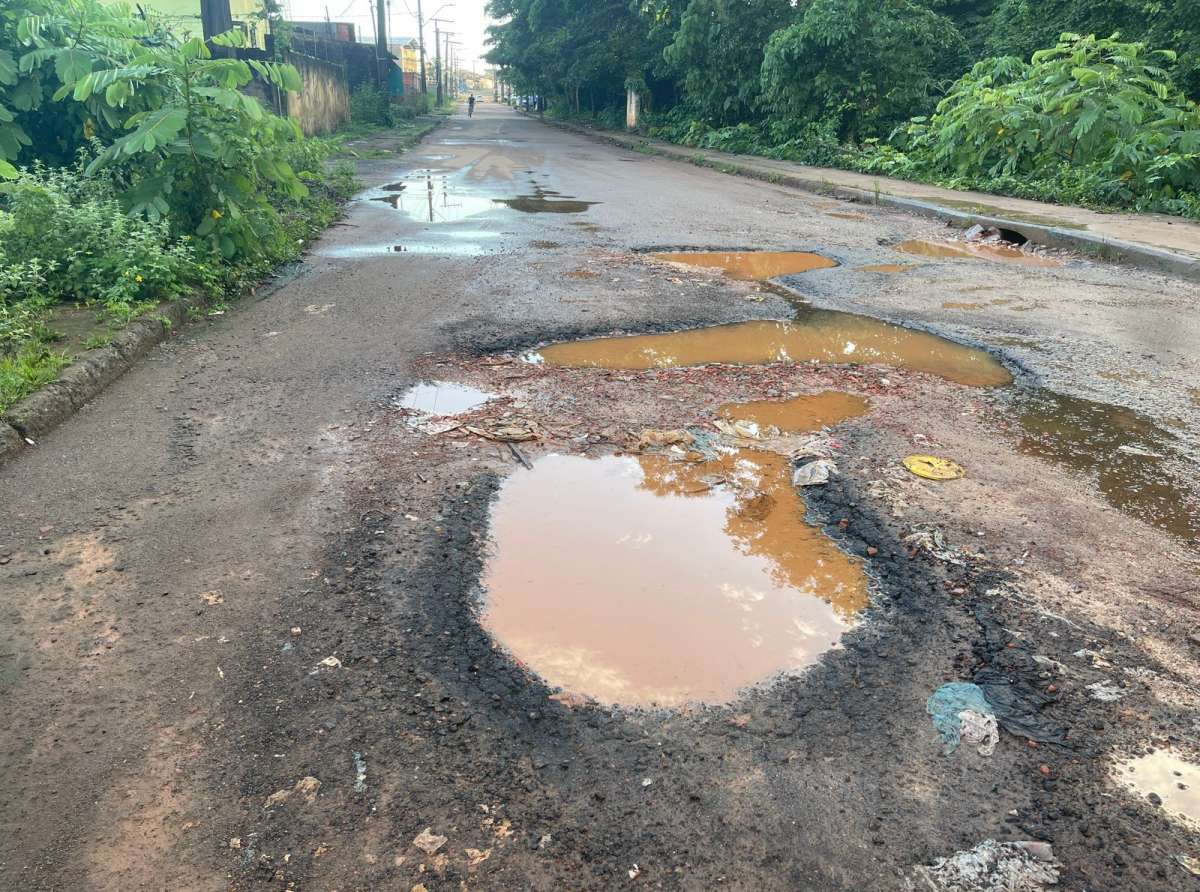 Moradores do Conjunto Esperança denunciam situação de rua com buracos e ironizam frase "grande gestor" de Bocalom