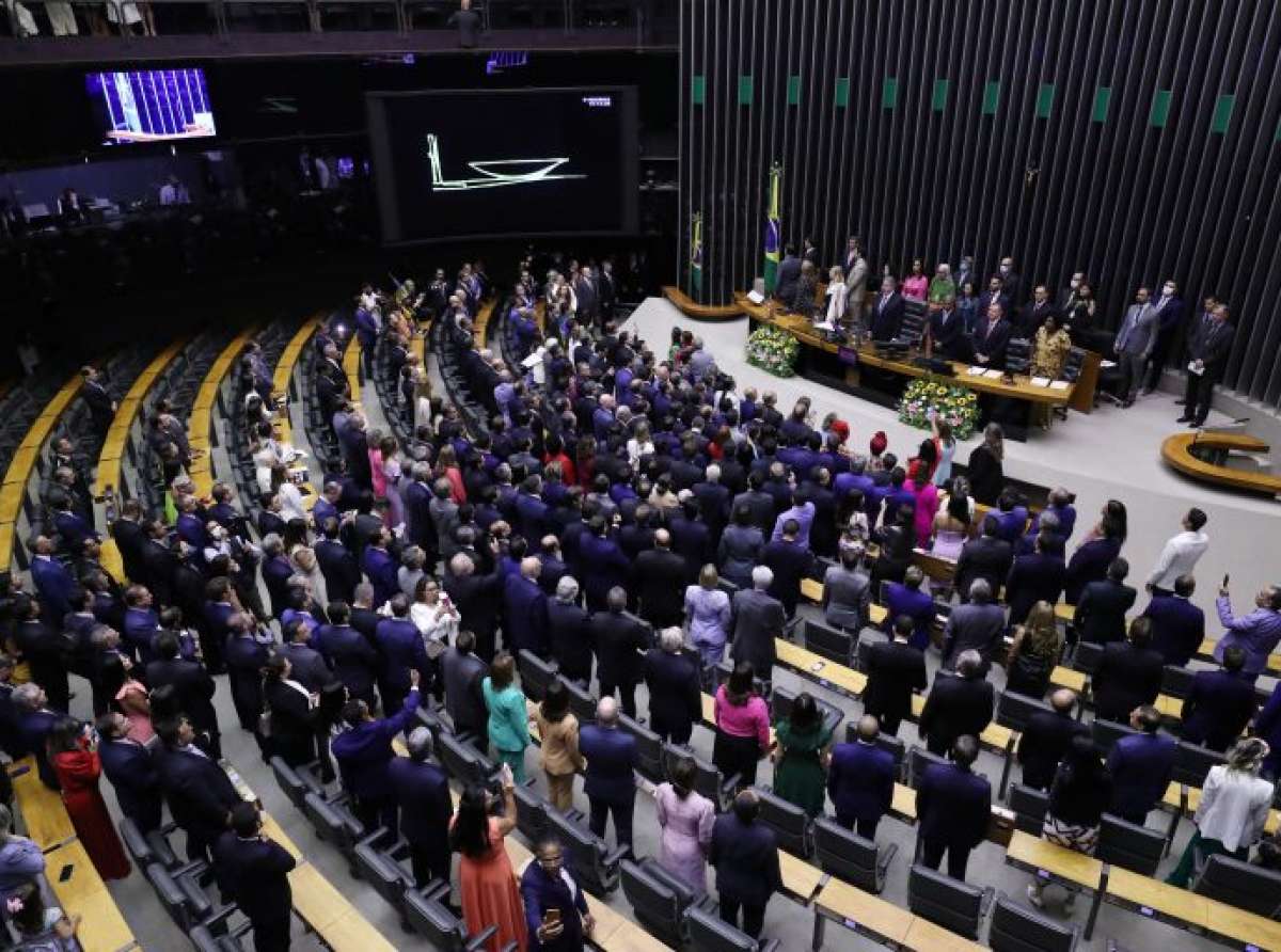 Câmara aprova projeto que propõe tornar crime a "discriminação de políticos"