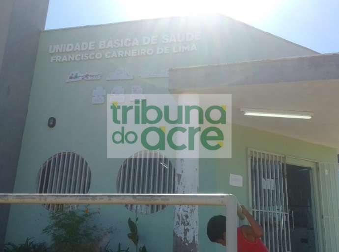 Moradores reclamam de descaso da Prefeitura na UBS Francisco Carneiro de Lima, na estrada do Quixadá:  " sem médico, sem enfermeiro, só tem atendente na farmácia" 